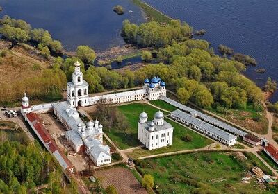 400px-Юрьев_монастырь_Новогород2.JPG