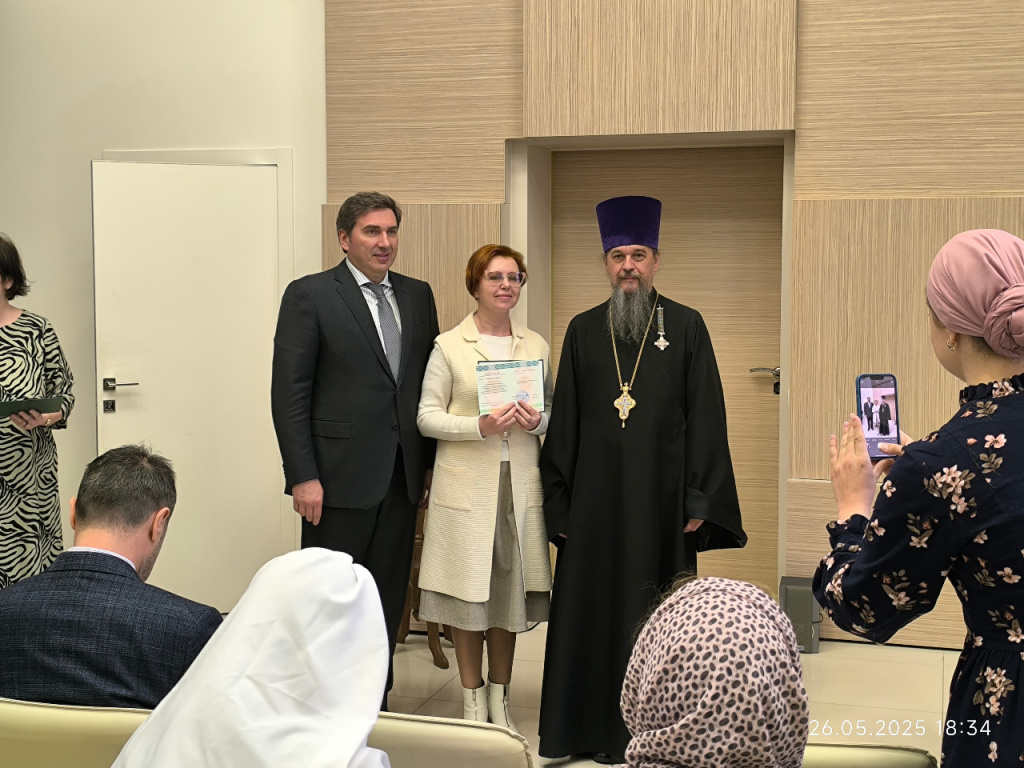 В Новосибирске состоялся первый выпуск Свято-Елисаветинских курсов